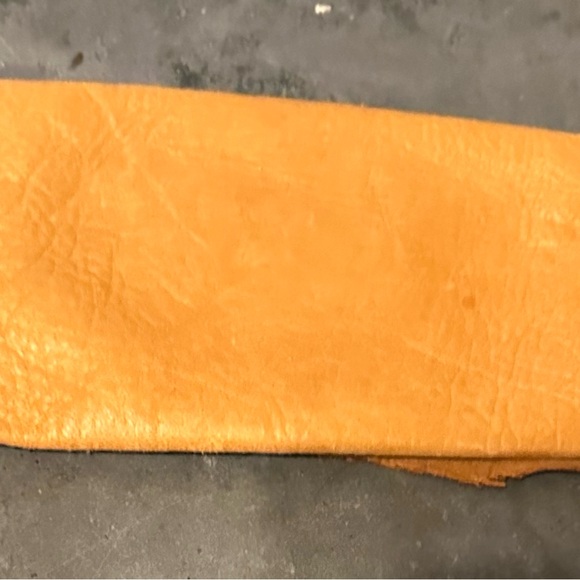 Handcrafted Vintage Native American Gold ElkSkin Leather Wallet w/beaded accents - Picture 2 of 3